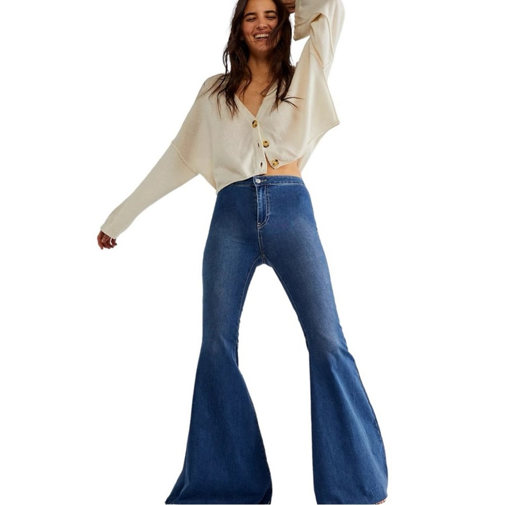 Free People Just Float On Flare Jeans🤍